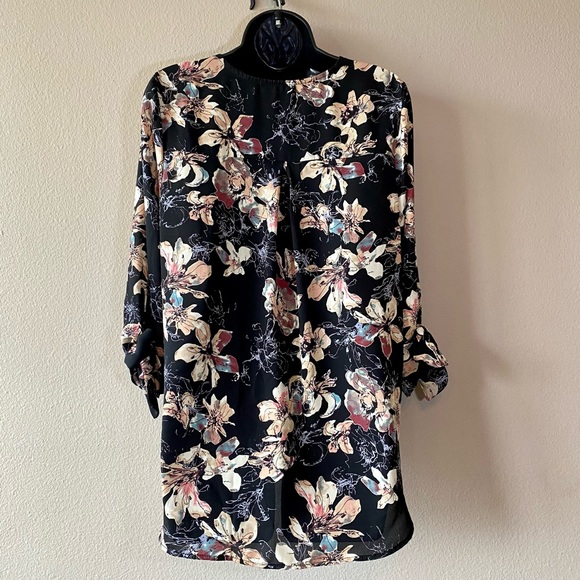 West Kei Floral on black Blouse M - Picture 2 of 6